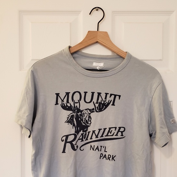 AEO Tailgate Mount Rainier T Shirt - Small - Picture 1 of 4